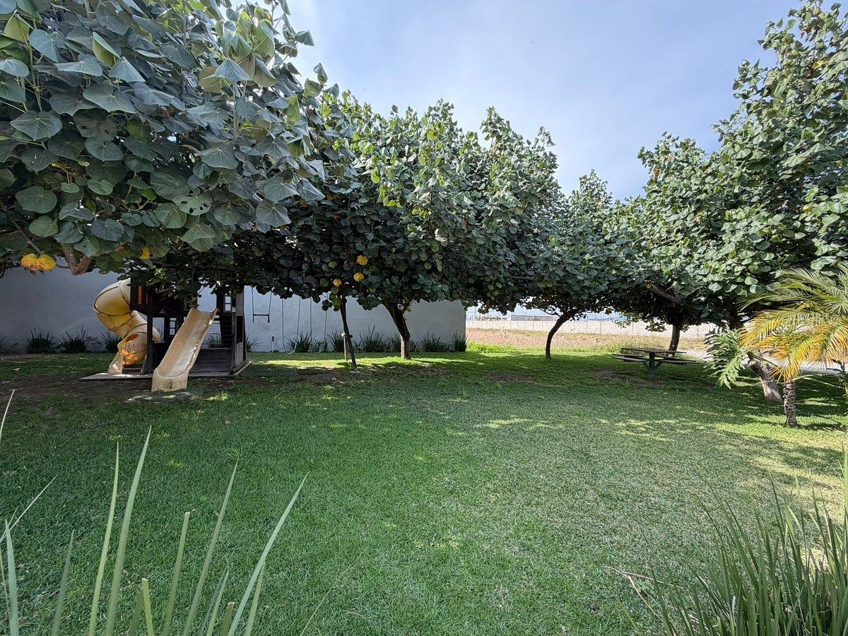 22 of 26: Área de juegos infantiles