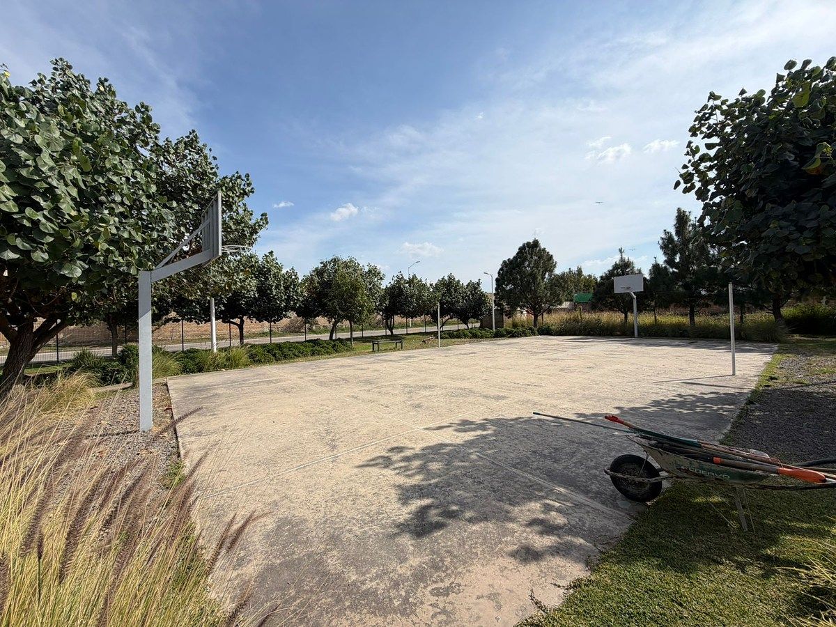 23 of 26: Cancha deportiva