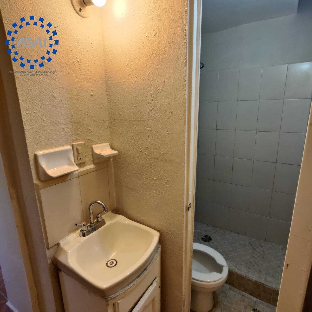 15 de 19: LAVAMANOS  BAÑO