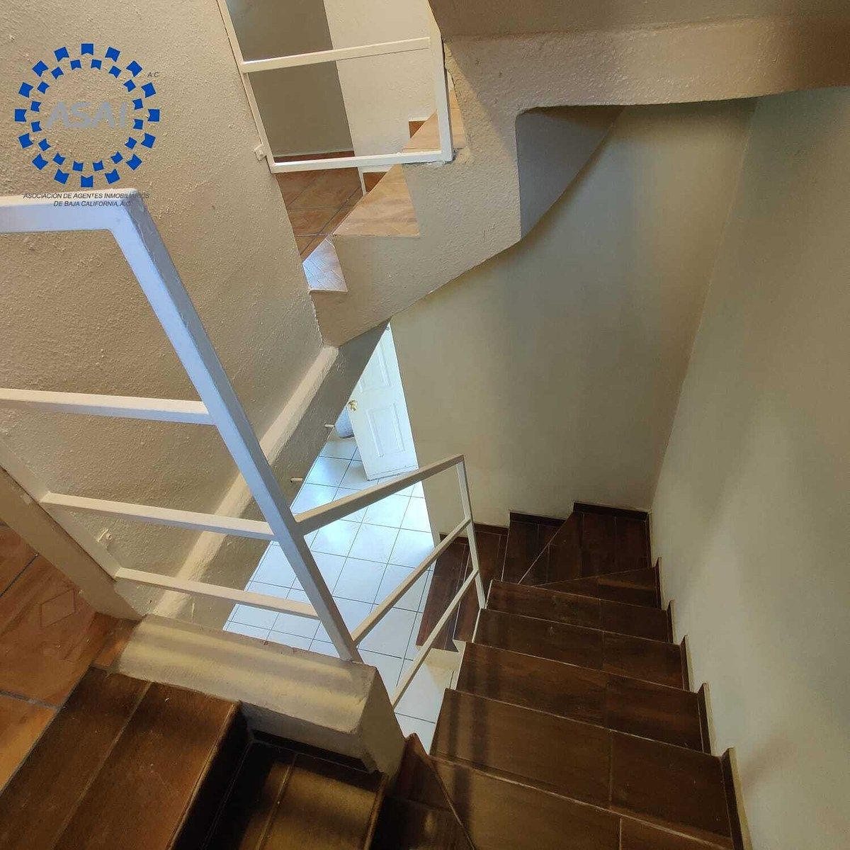 16 de 19: ESCALERAS 3ER PISO