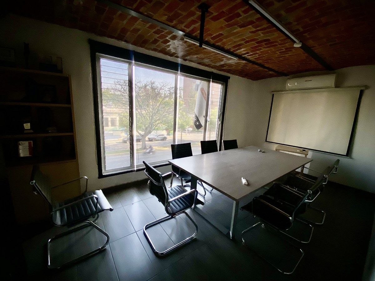 21 of 26: Sala de juntas