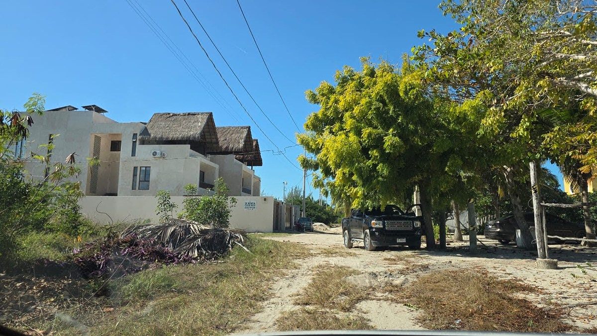 Terrenos en Venta en la Playa, a 120 Metros del Mar, Playa Sisal, Yucatan