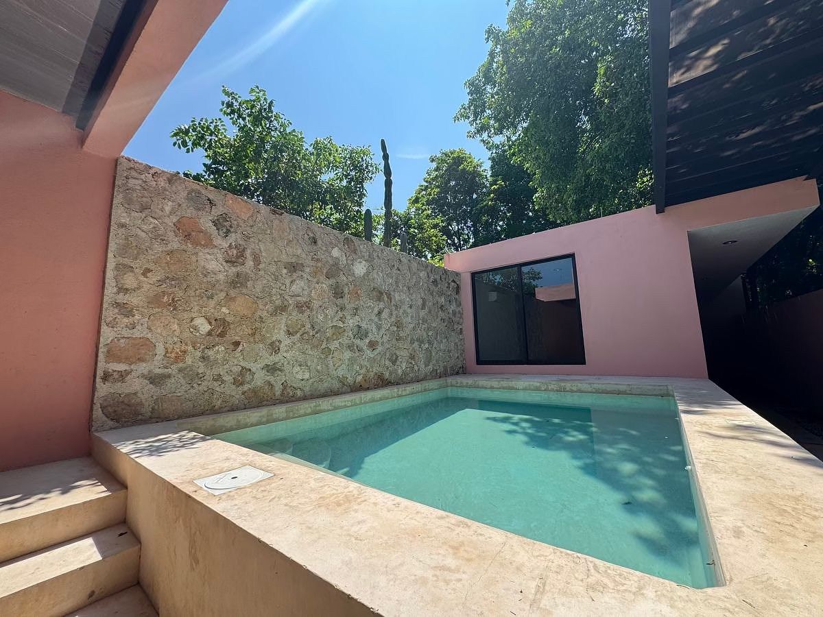 FOR SALE REMODELED HOUSE IN THE CENTER OF MERIDA YUCATAN - foto 1