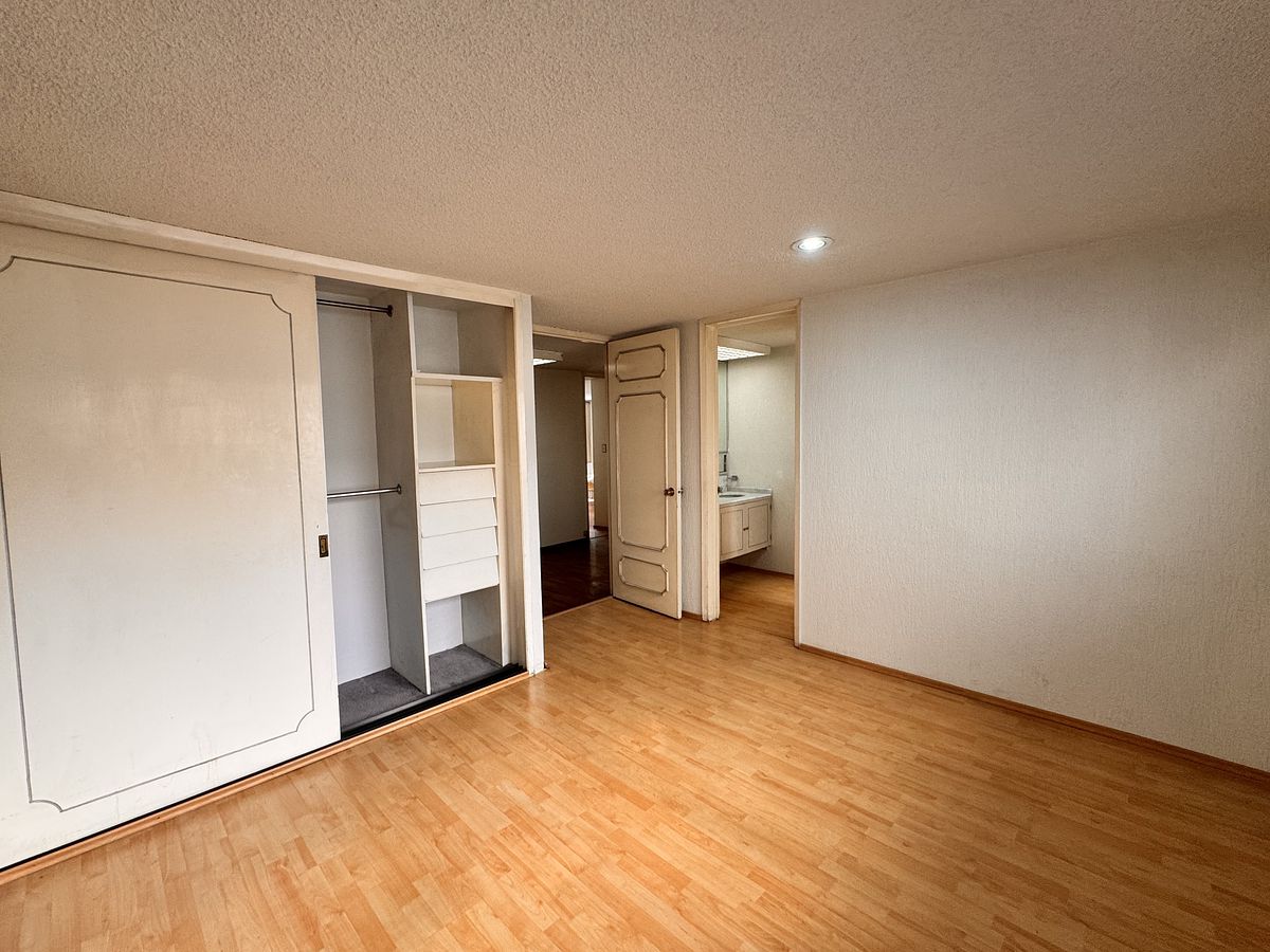 8 of 25: Recamara tercera.