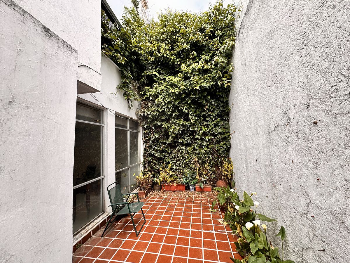 22 of 25: Patio Trasero