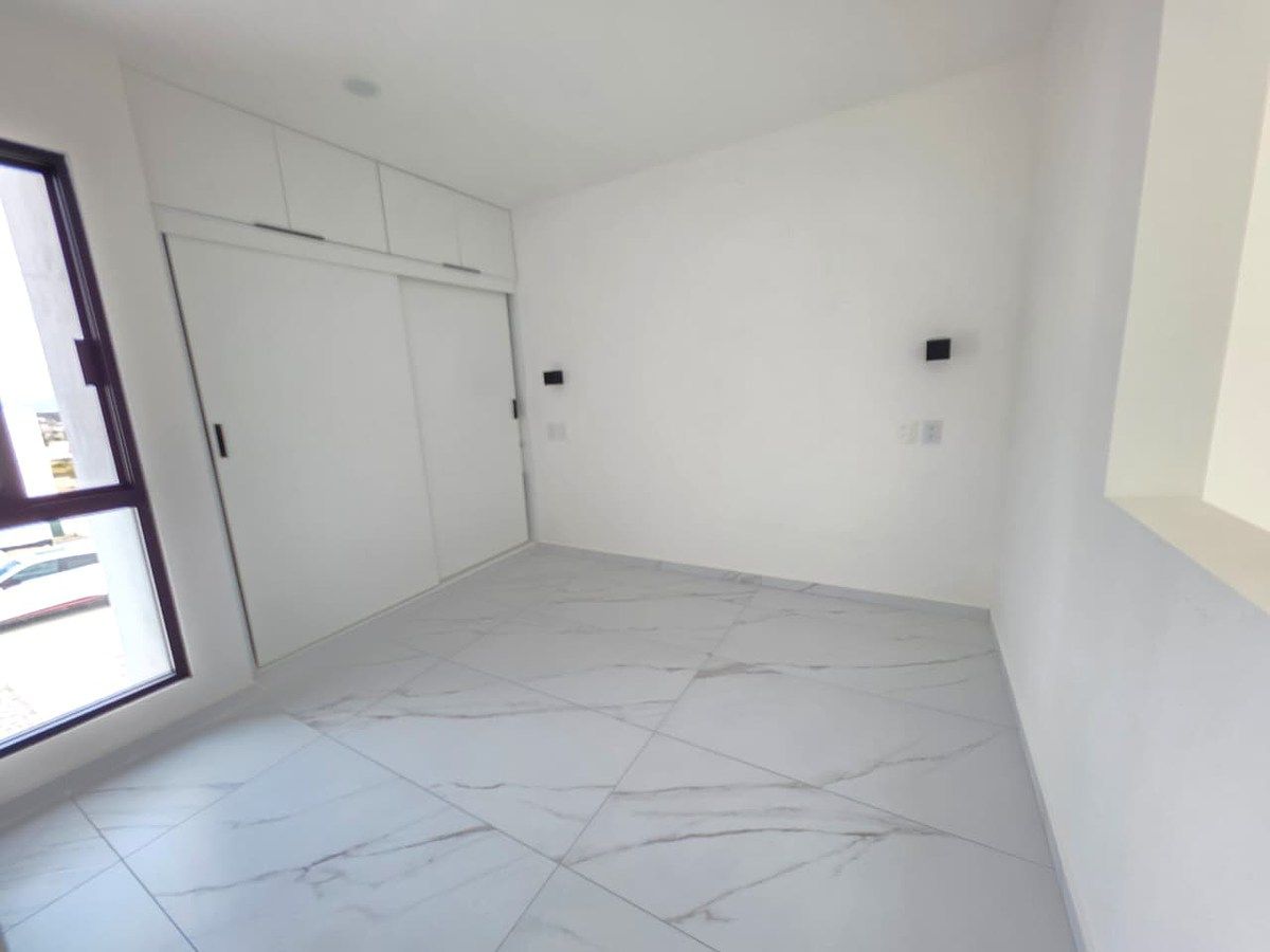 12 de 14: Habitacion ks en planta alta con closet y baño completo