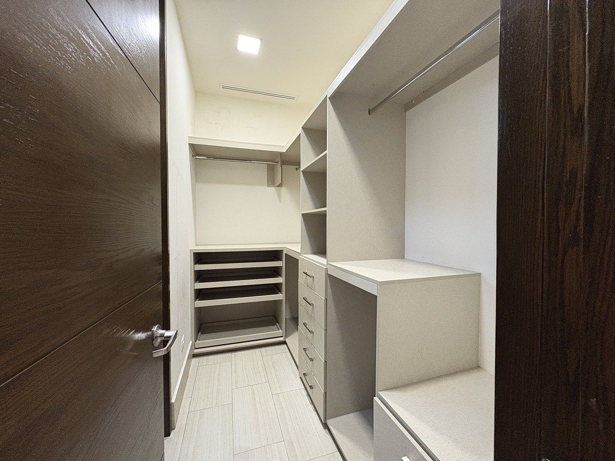 20 de 42: Walking closet recámara secundaria 2