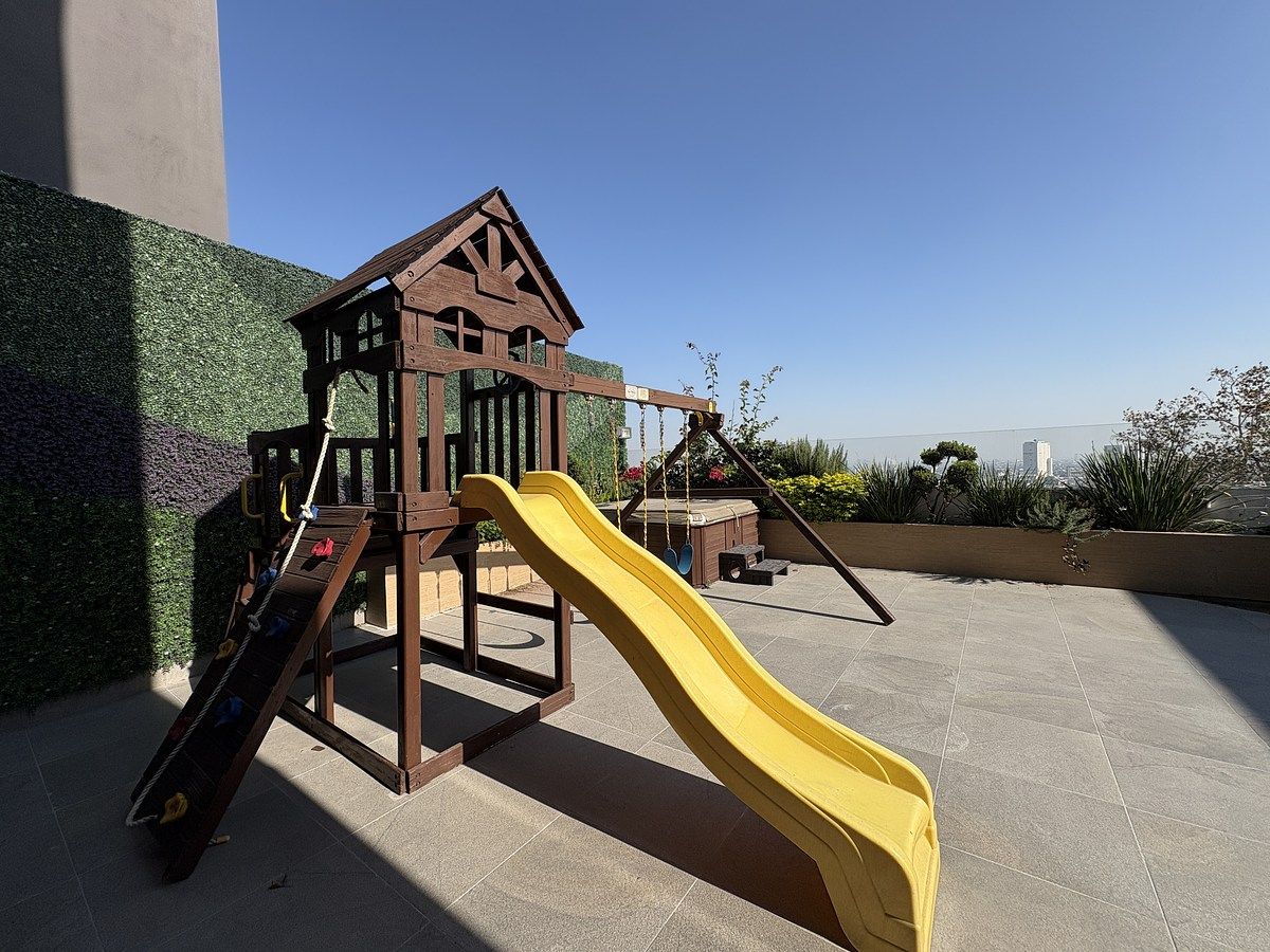 39 de 42: Área de juegos en terraza