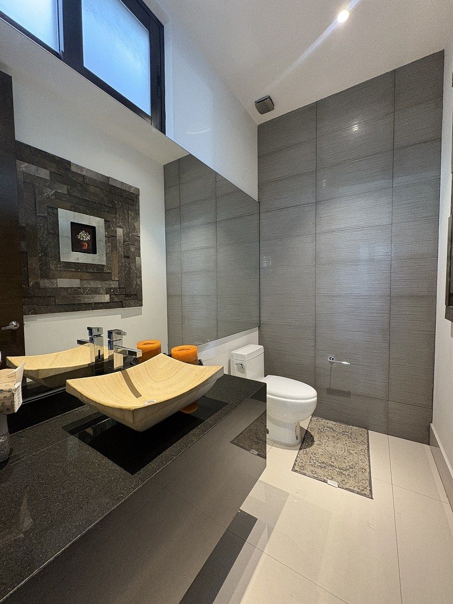 7 de 42: Baño visitas