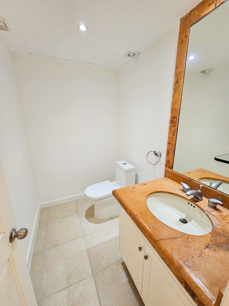 8 de 20: Baño de visitas