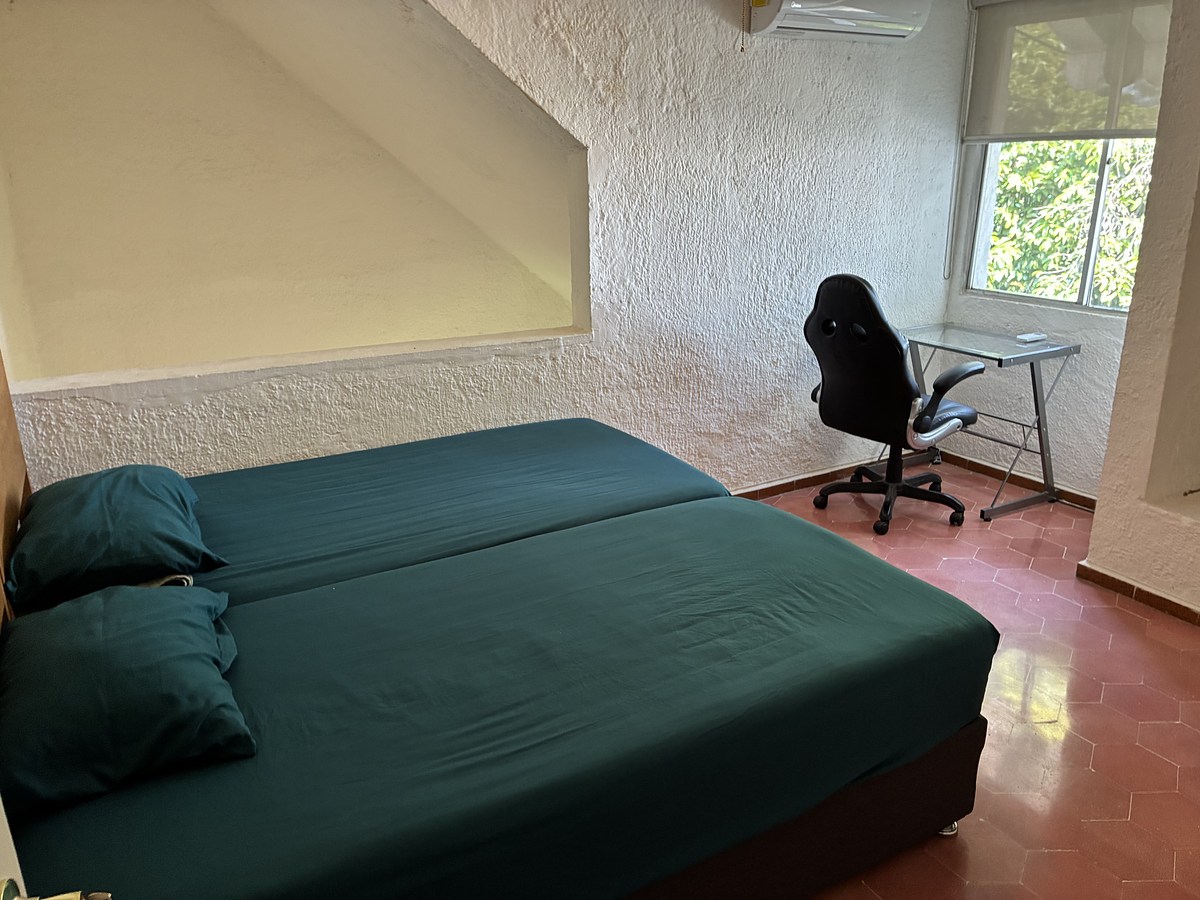 11 de 21: Recámara 3 con vista al frente y a la sala en doble altura