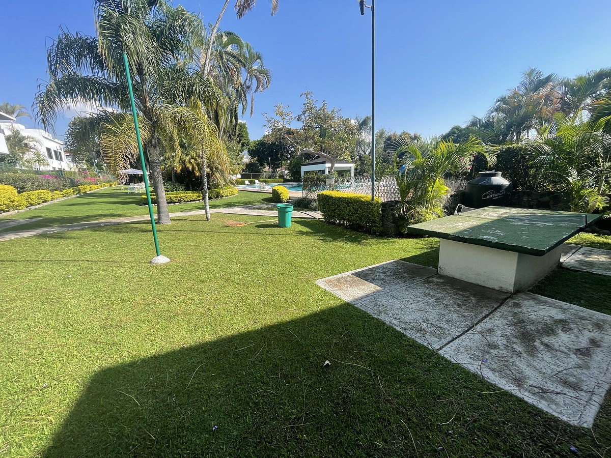 20 de 21: Mesa de pinpon poste de spiroball