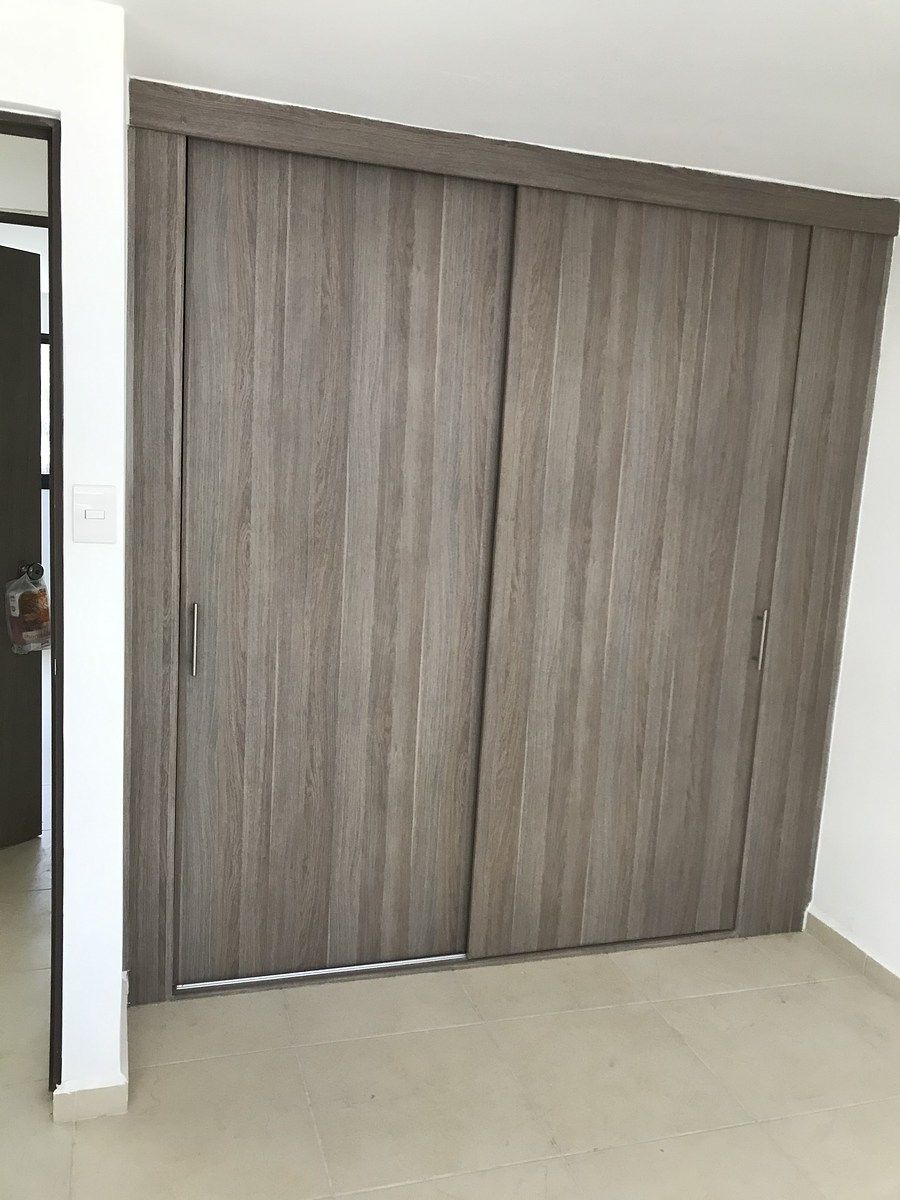 8 of 14: Clósets en recámaras