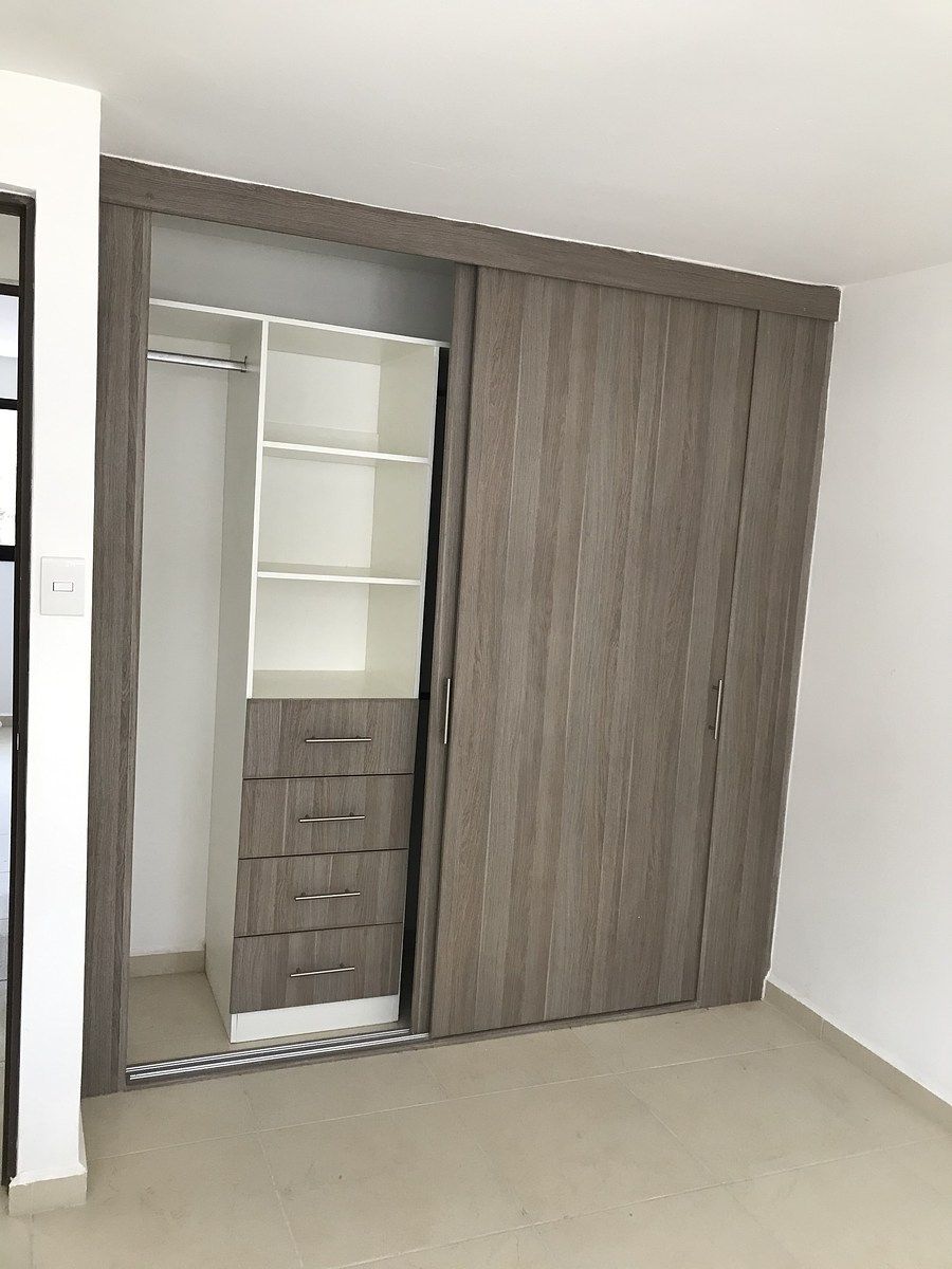 9 of 14: Clósets en recámaras