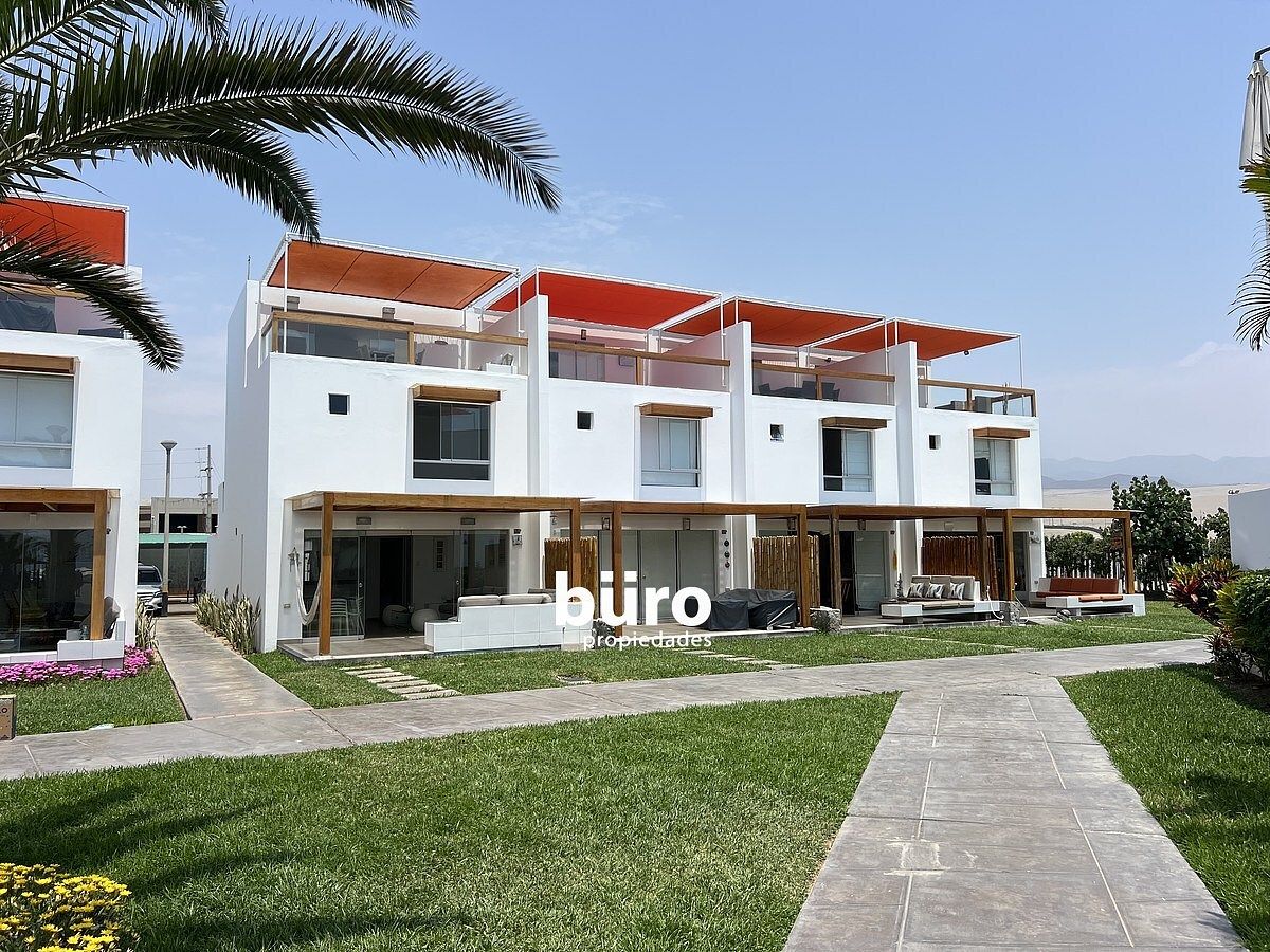 22 de 27: La casa de la esquina izquierda del bloque.