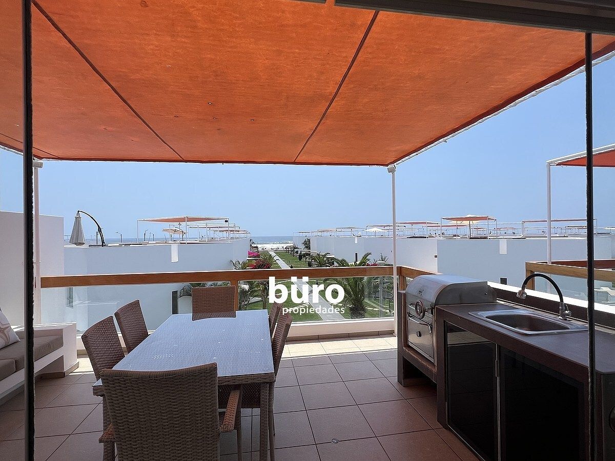 23 de 27: Terraza del tercer piso con vista panorámica hasta el mar