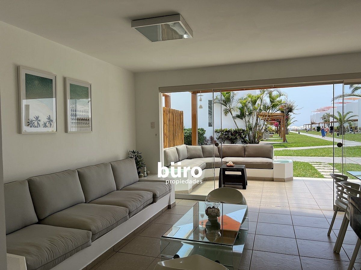 3 de 27: Sala comedor con terraza de frente