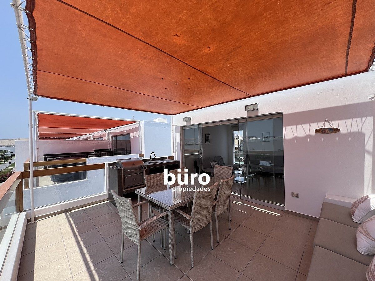 11 de 27: Amplia terraza en el tercer piso