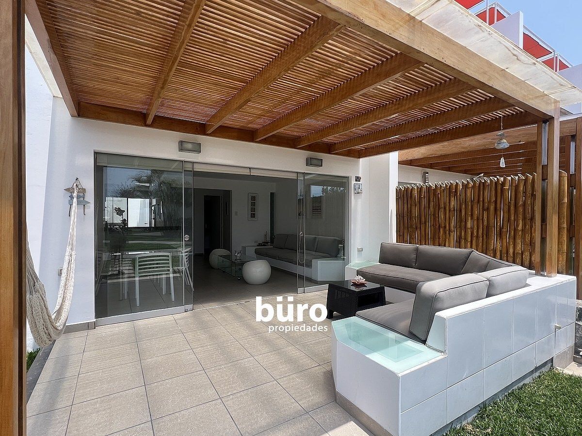 24 de 27: La terraza del primer piso