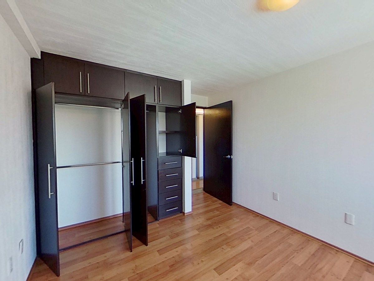 12 of 32: Recámara tres