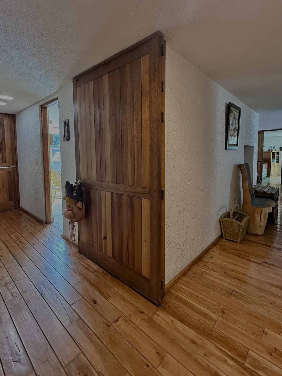 16 of 38: Pasillo a cocina