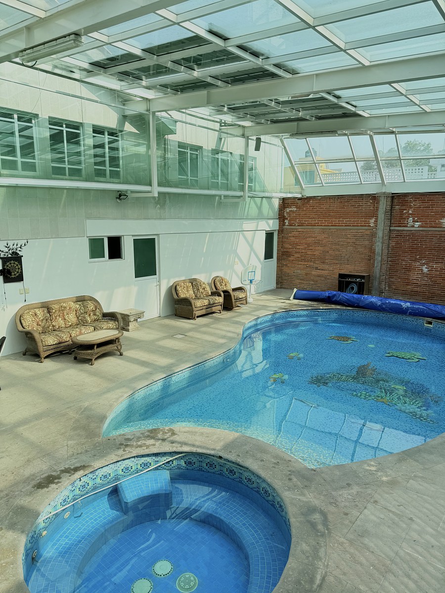 36 of 38: Alberca techada