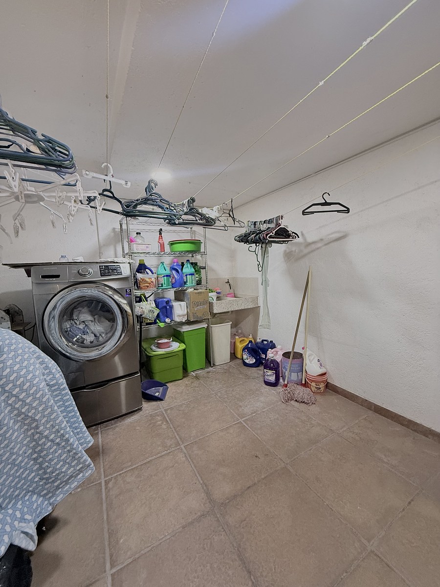 29 of 32: Lavamdería