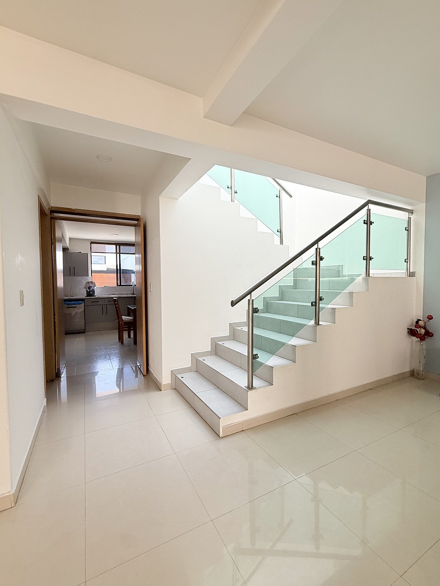 9 of 32: Escaleras PB