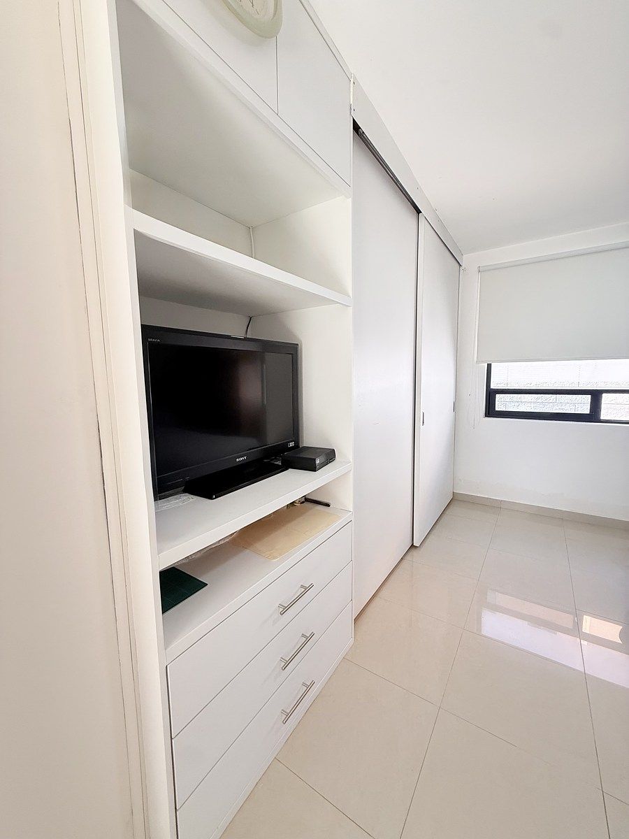 13 of 32: Recámara secundaria 1