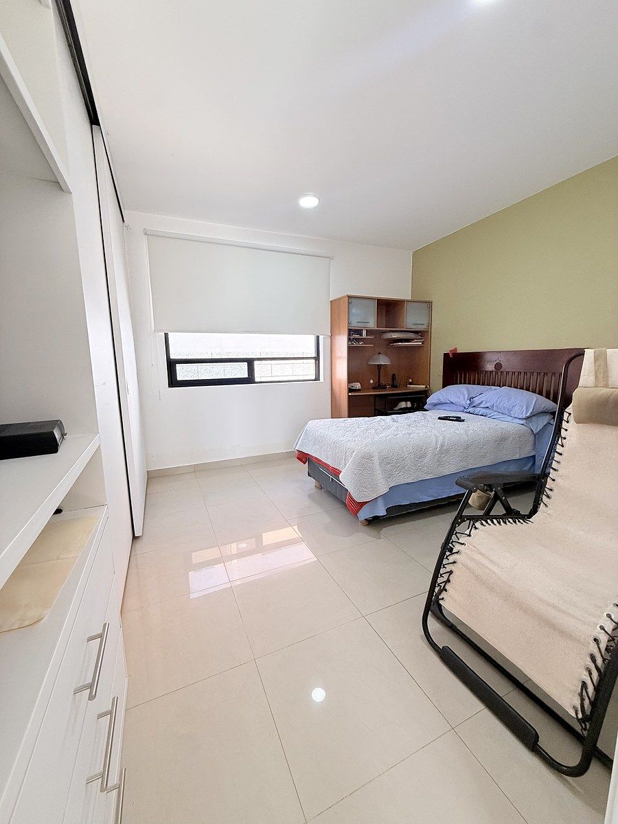 12 of 32: Recámara secundaria 1