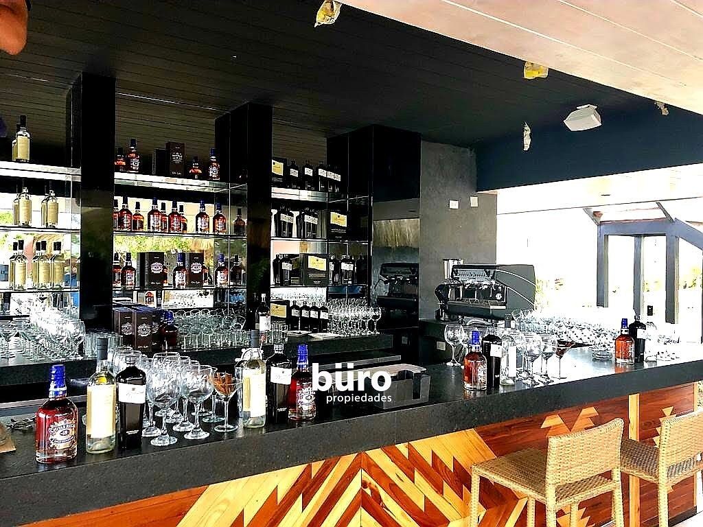 13 de 31: Area Común: Bar