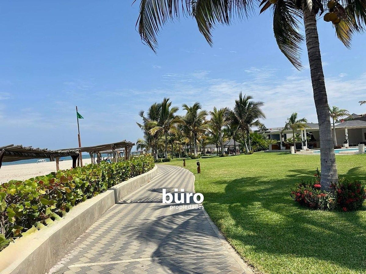 23 de 31: Malecón y jardines