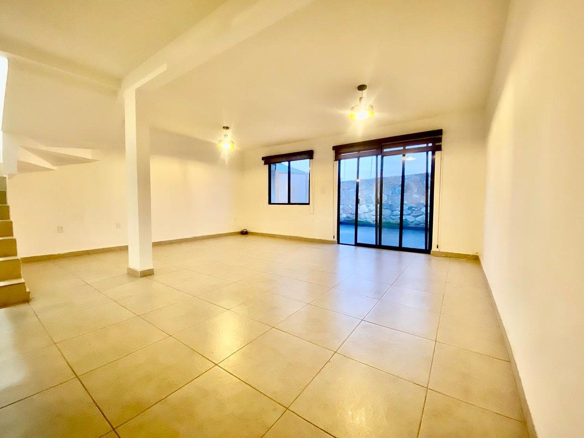 3 de 21: Sala y comedor