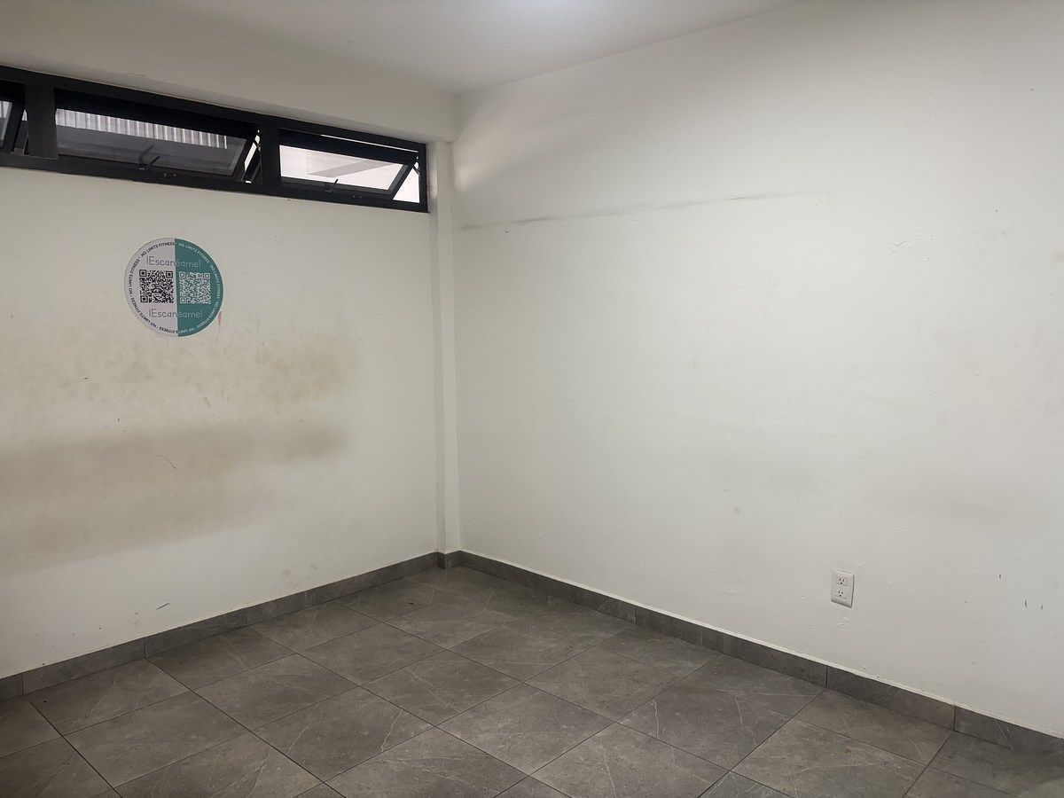 18 of 41: Espacio 2 de oficina