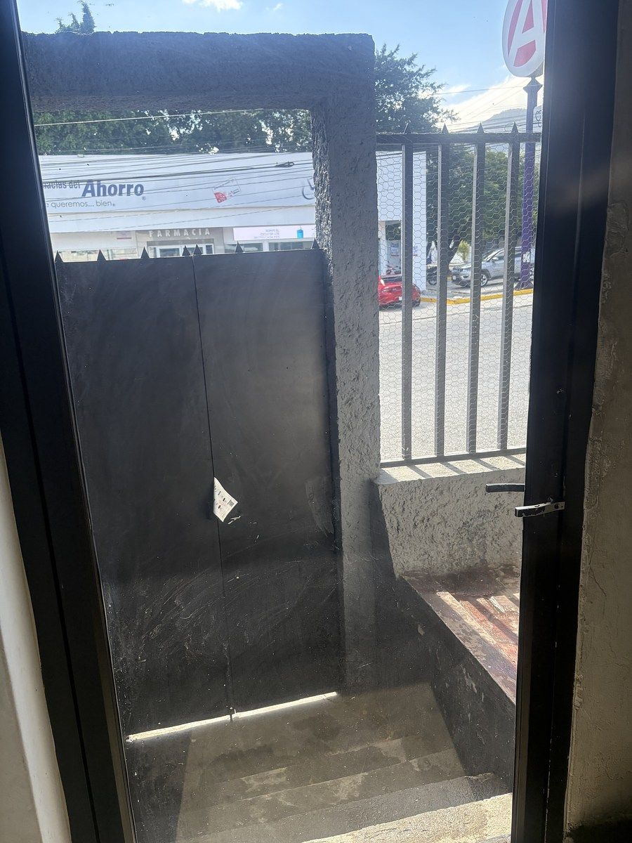 26 of 41: 2do acceso al inmueble