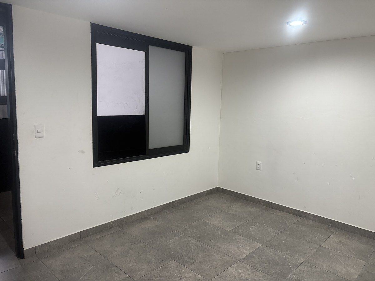 34 of 41: Oficina 3 en planta alta