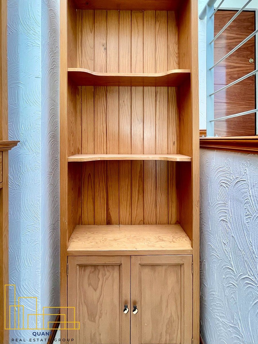 14 de 50: Cantina con barra y gavetas de almacenamiento