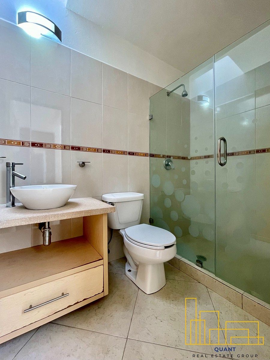 45 de 50: Baño completo para recámaras secundarias