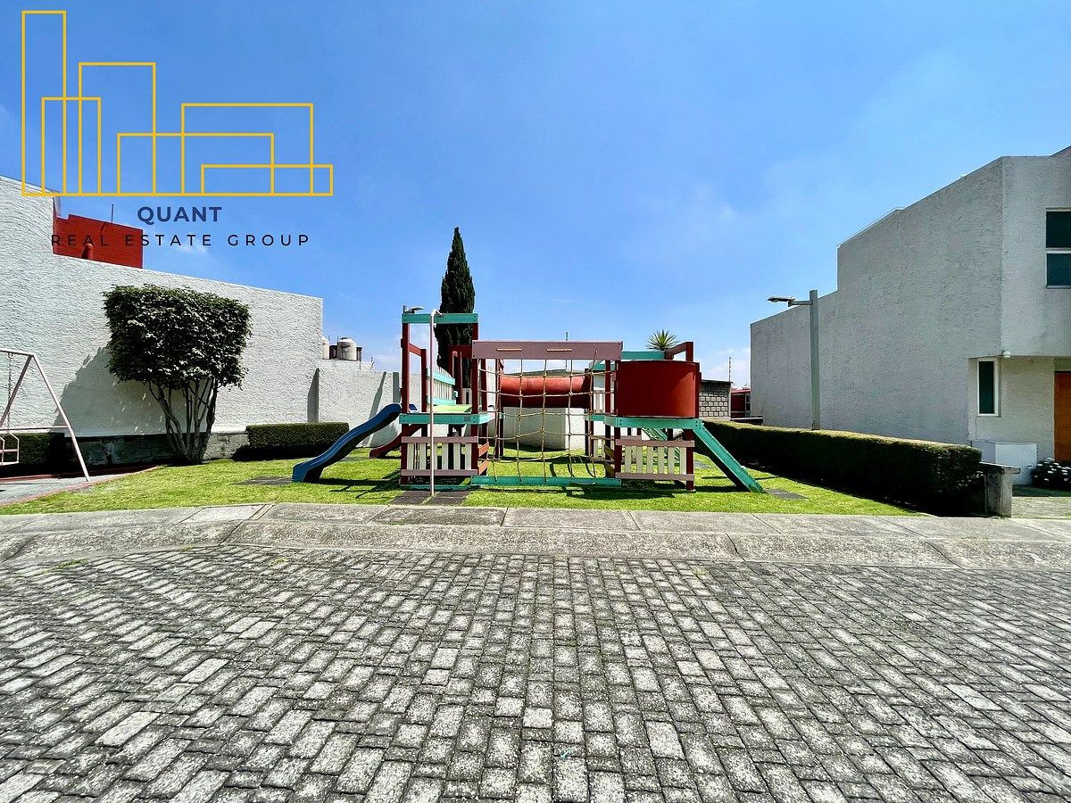 50 de 50: Área de juegos infantiles