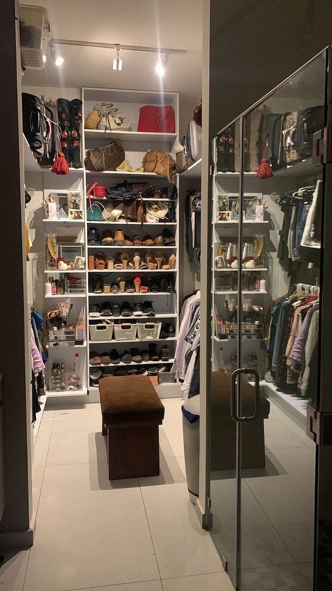 6 of 17: Vestidor Principal