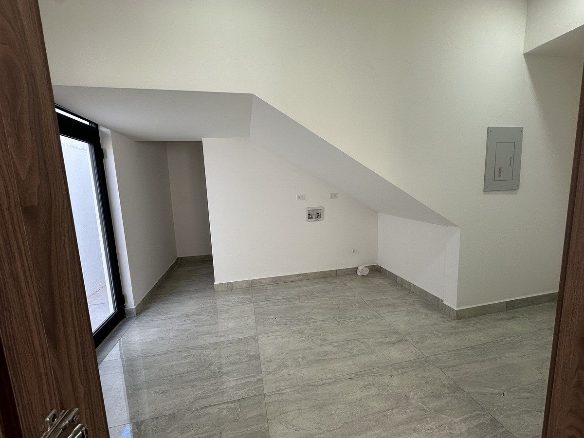 11 de 30: Lavandería amplia, bodega y espacio para alacena