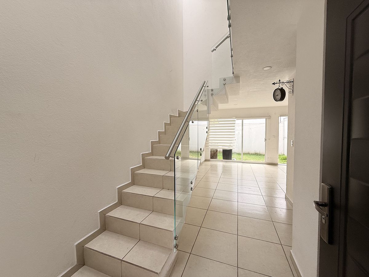 3 de 28: VISTA ENTRADA A LA CASA