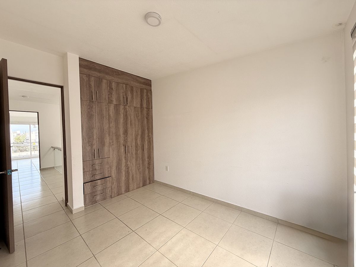 13 de 28: RECAMARA SECUNDARIA