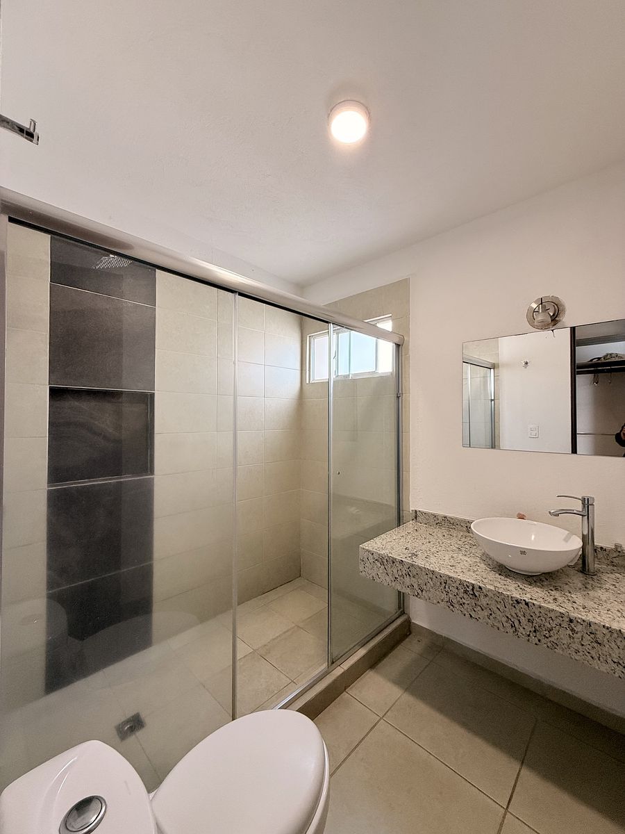 23 de 28: BAÑO RECAMARA PRINCIPAL