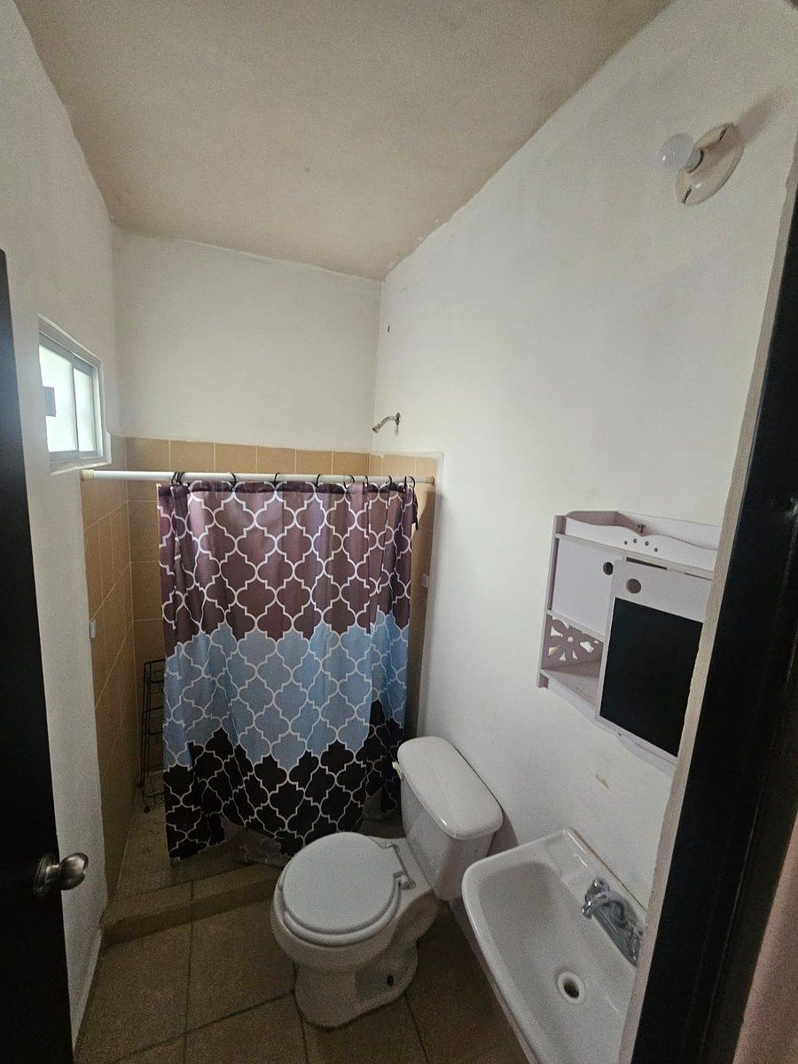 7 de 11: Baño compartido