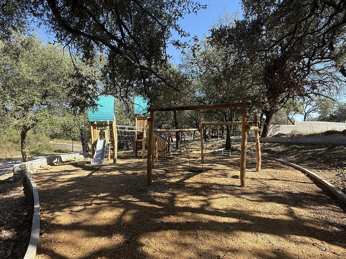 10 of 13: Juegos infantiles