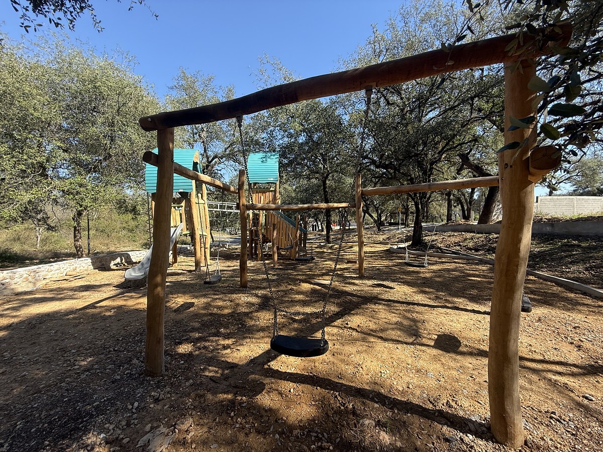 11 of 13: Juegos infantiles