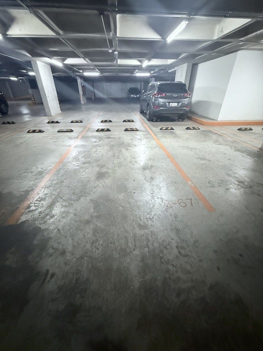 14 de 24: Estacionamiento