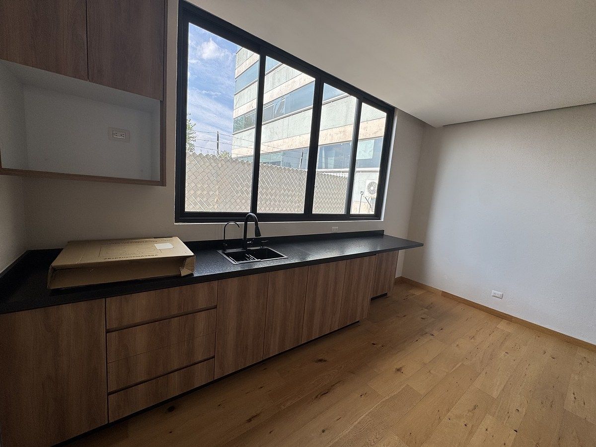 23 de 50: Cocina Equipada