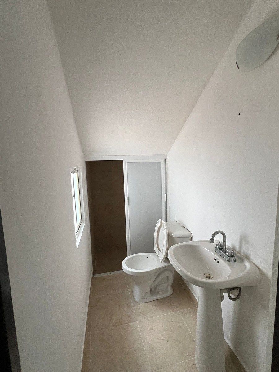 8 de 14: BAÑOPLANTA BAJA